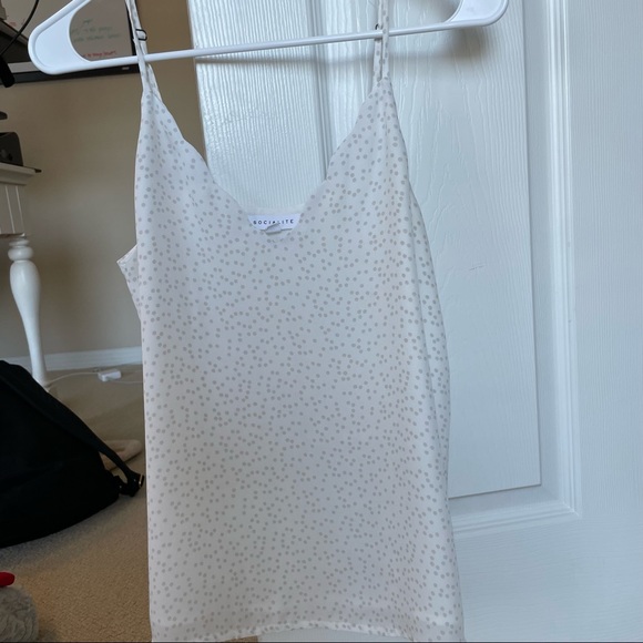 Socialite scalloped v neck cami - Picture 3 of 3